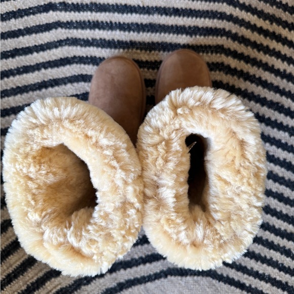 UGG Classic Tall Boot in Chestnut. Preloved. Size 7. Very Good Condition. - Picture 8 of 11